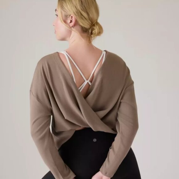 017 - NWT Athleta Presence Twist Sweatshirt Size M - Picture 1 of 2